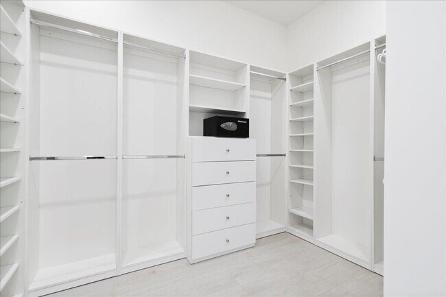 Building Photo - 2313 Golf Brook Dr