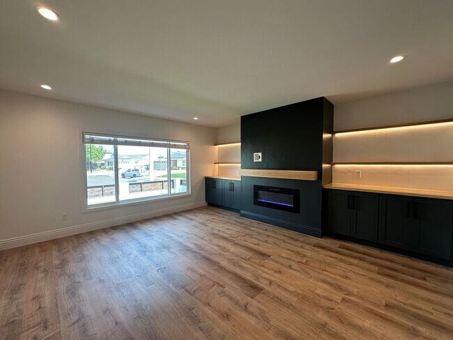 Building Photo - 731-731 Reef Dr