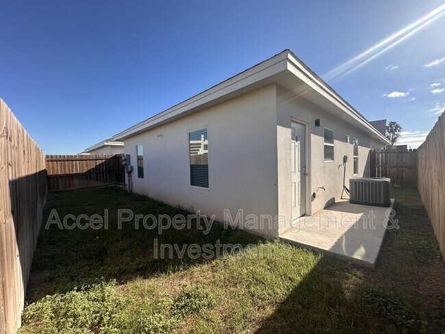 Building Photo - 3405 S Mia Ln