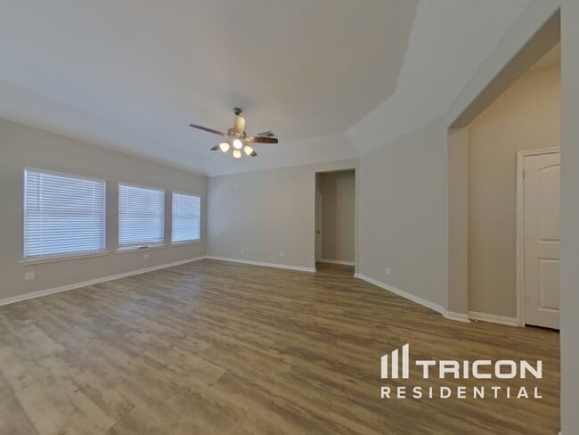 Building Photo - 14090 Waukegan Way S