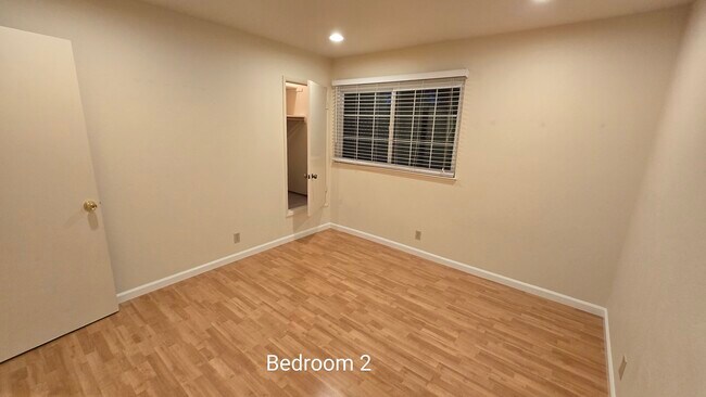 Building Photo - 4844 Westmont Ave