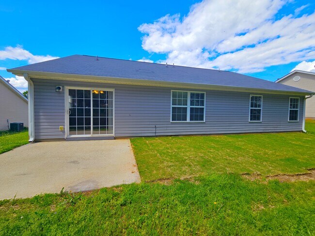 Building Photo - 35 Waukegan Way