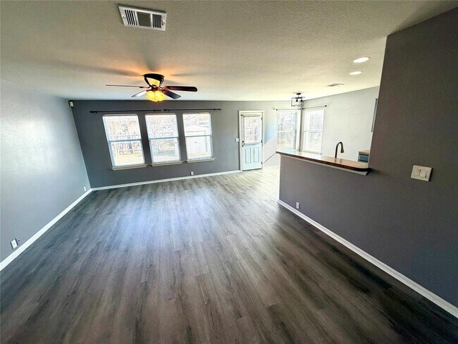 Building Photo - 500 Kingfisher Ln