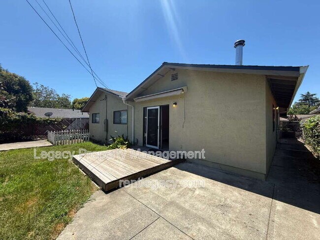 Building Photo - 309 Plum St