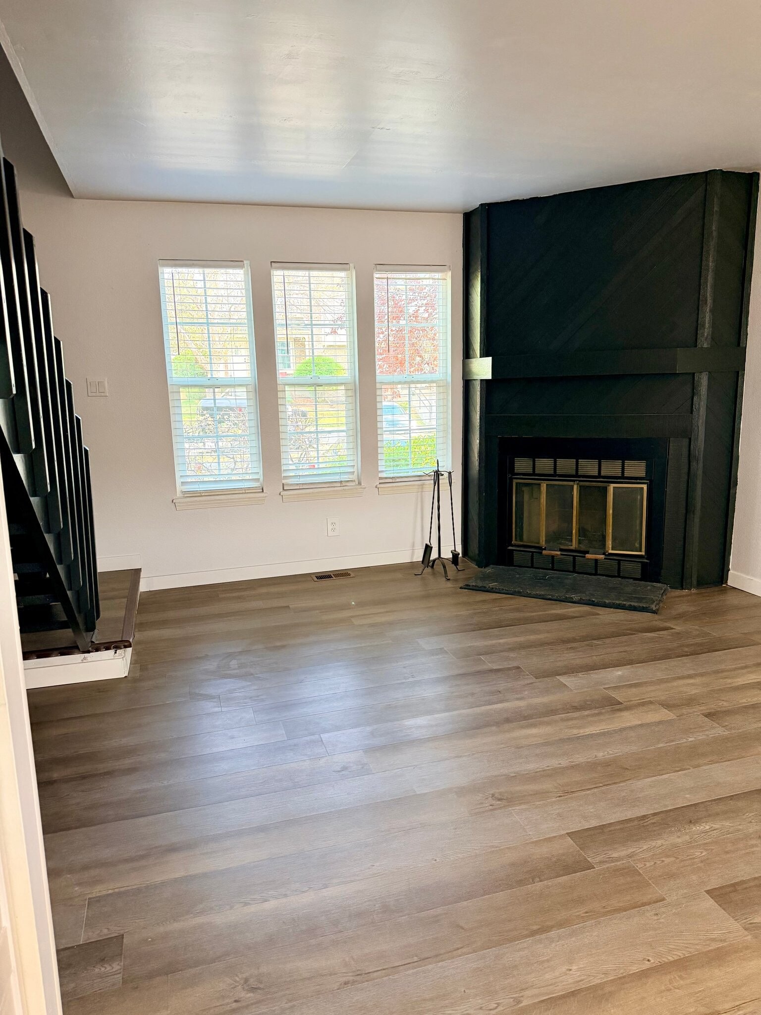 Building Photo - 1192 S Zeno Way