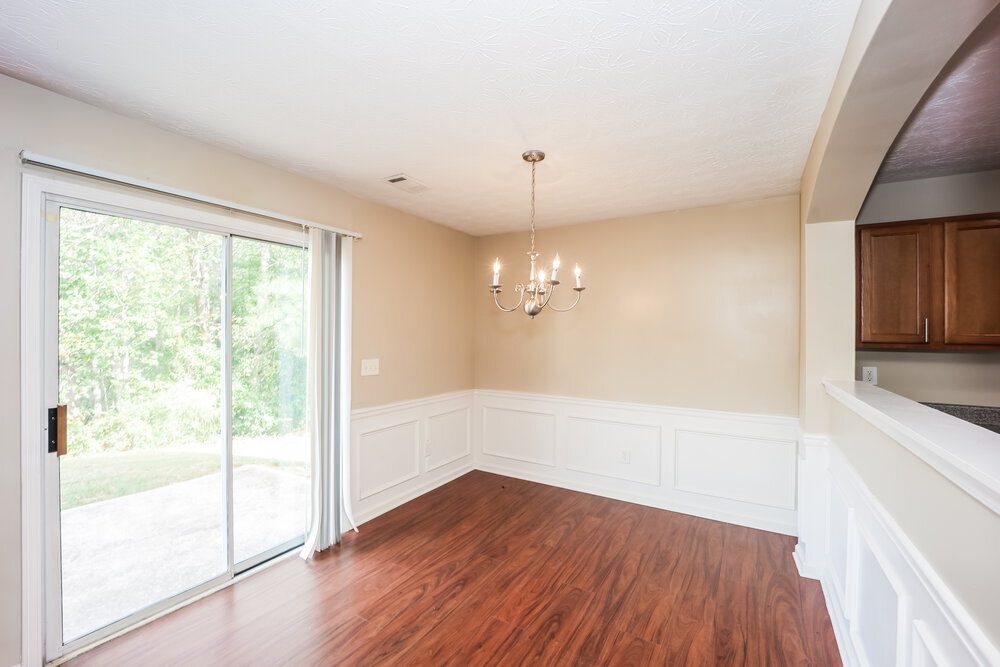 Building Photo - 9494 Lakeview Rd