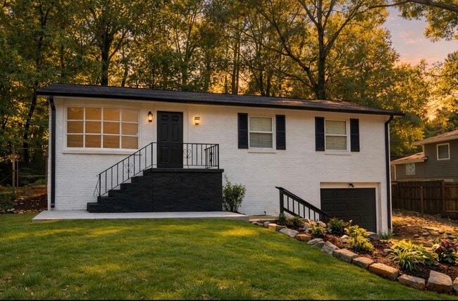 Building Photo - 2394 Bouldercliff Way SE