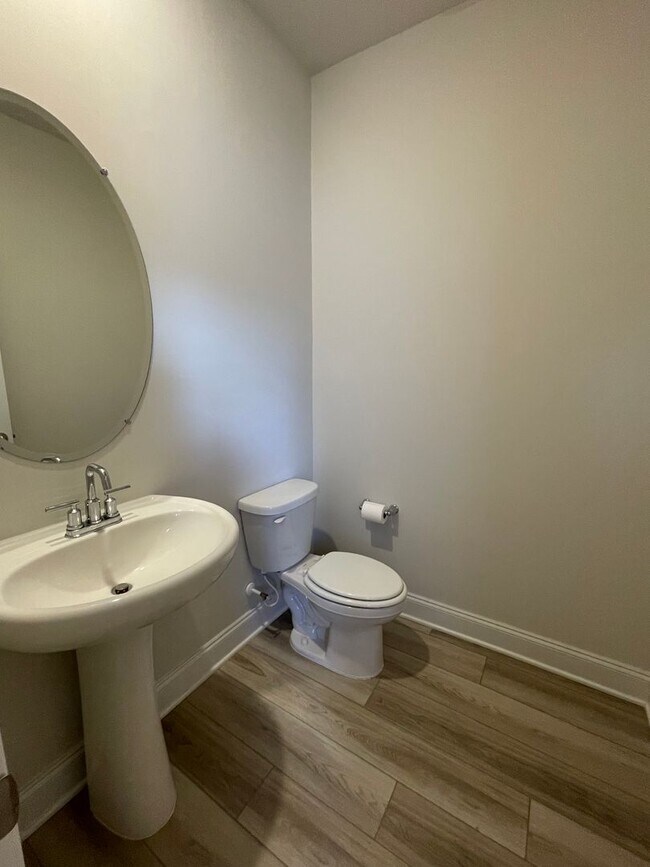 Building Photo - 1520 Henderson Pt Aly