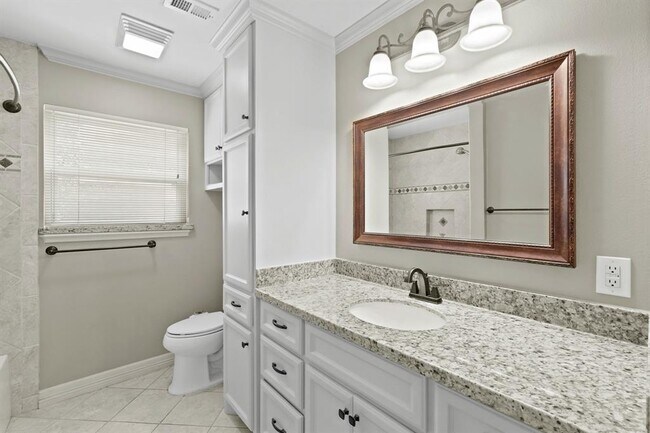 Building Photo - 5618 Bankside Dr