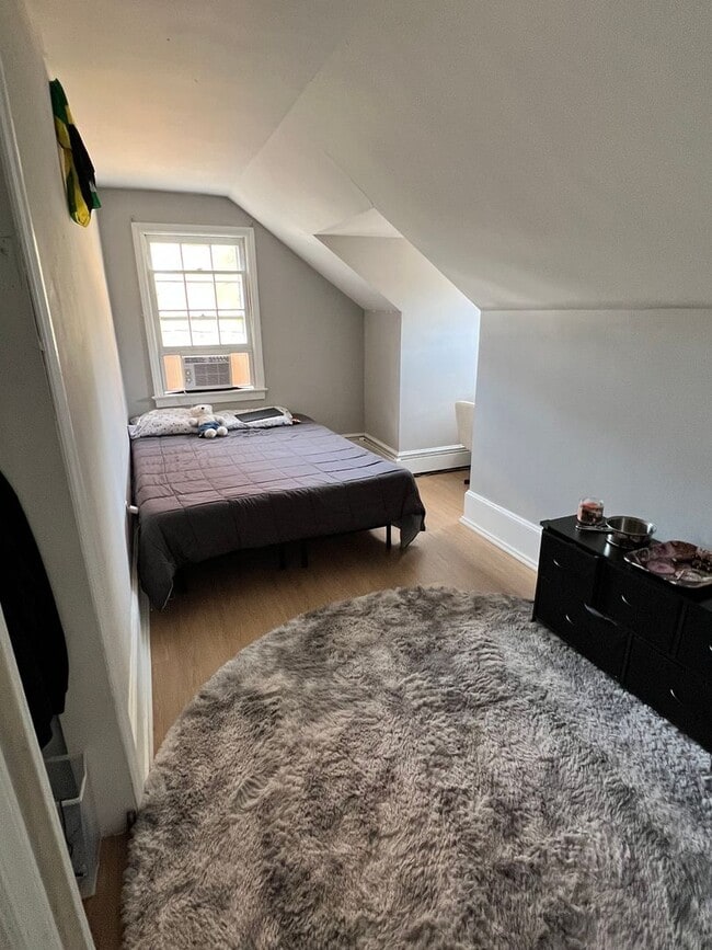 Building Photo - Pennington Rd, Ewing, NJ – 6BR / 2BA. Large single-family home near TCNJ with spacious driveway