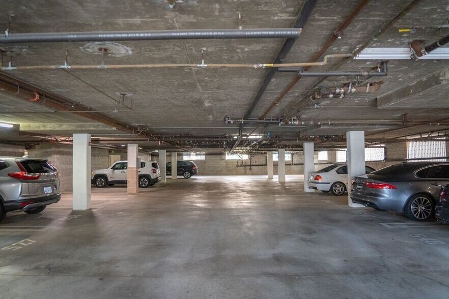 Covered garage - 937 12th St