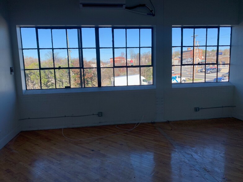 Primary Photo - 1415 Kemper St