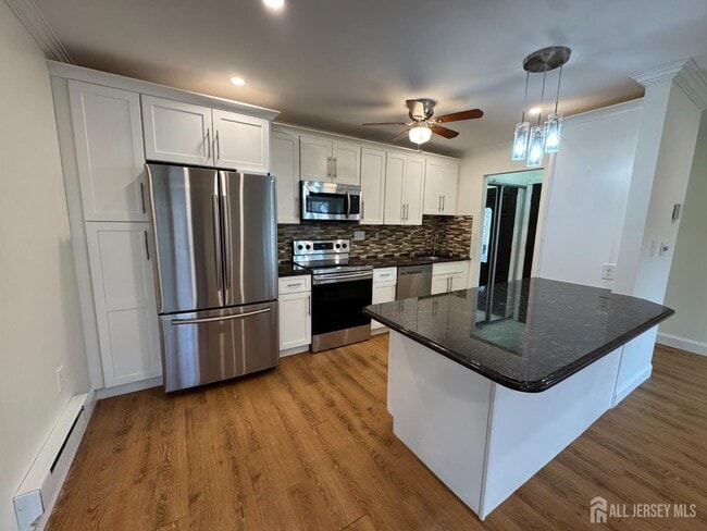 Building Photo - 11 Pine Cluster Cir