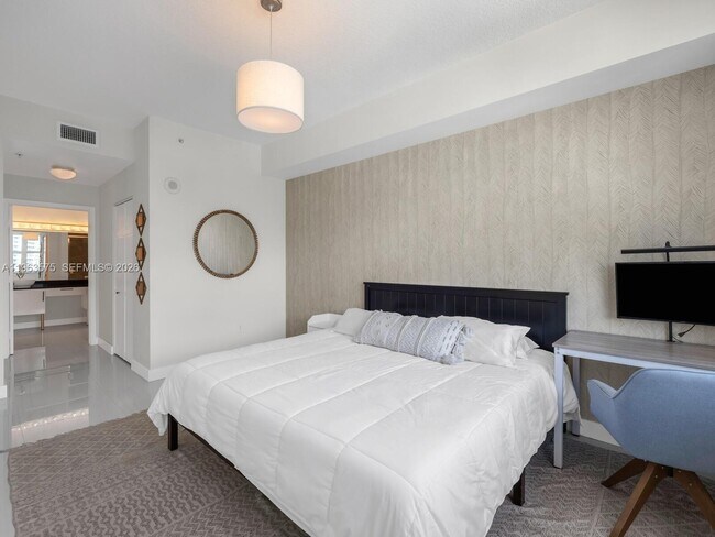 Building Photo - 31 SE 5th St