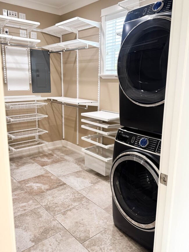 Building Photo - 4925 Milano Way