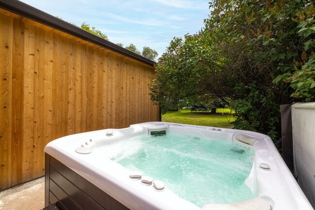 Building Photo - Soul of The old Bozeman with the conveniences of modern design with flexible lease dates