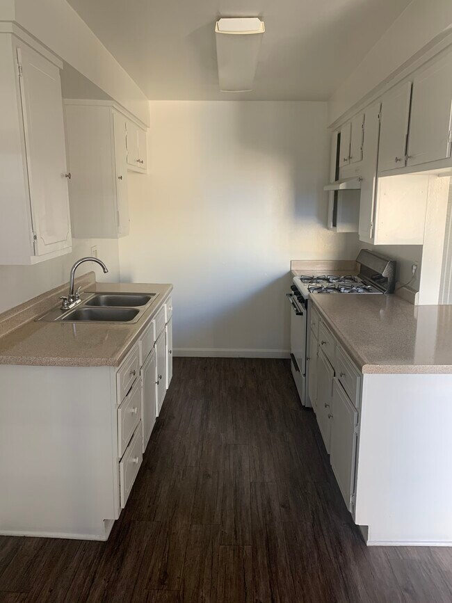 Hampton Pointe Apartments 12830 Prairie Ave Hawthorne CA 90250