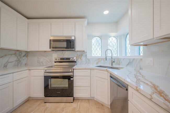 Building Photo - 1923 Big Horn Dr