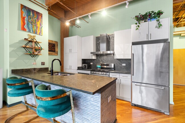 Building Photo - 1040 W Adams St