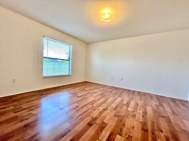 Building Photo - Designed for Living! 4beds, 2baths, attic ...