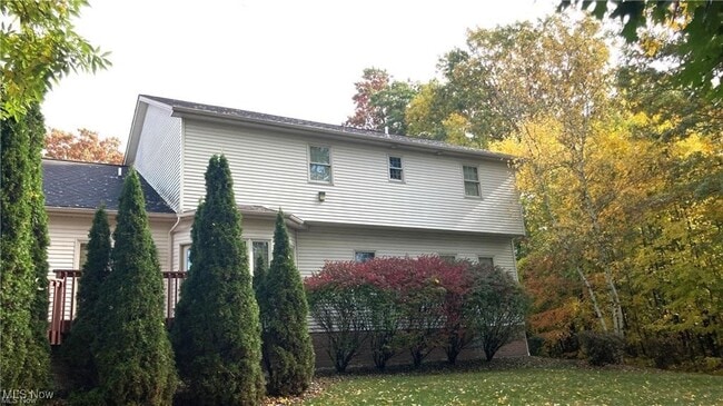 Building Photo - 325 Moccasin Trail