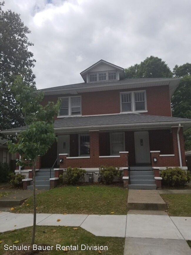 Primary Photo - 2013-2015 E Oak St