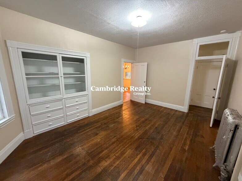 Building Photo - 74 Aldie St