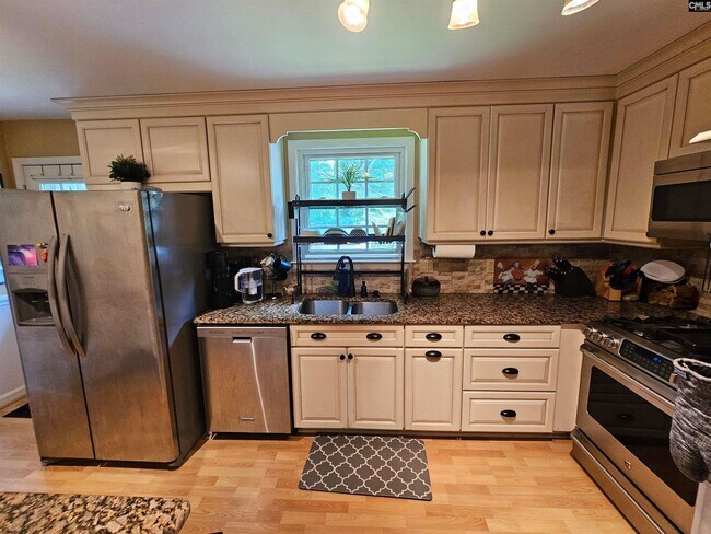 Building Photo - 625 Challedon Dr