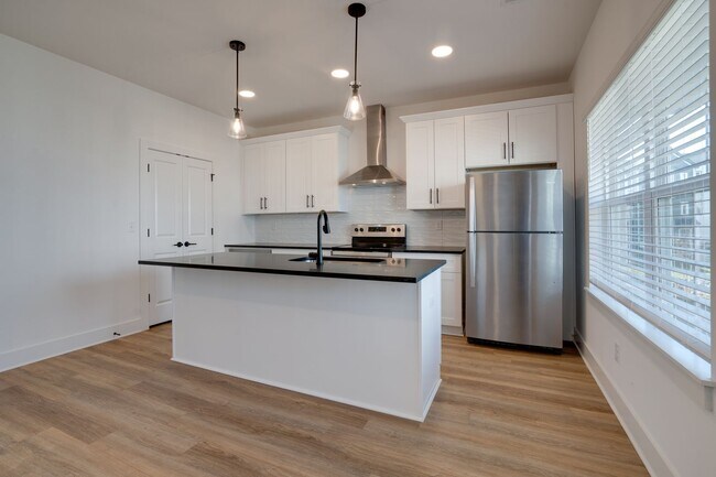 Building Photo - Madison new construction in gated community, pet friendly, 2 car garage, $500 off first month's rent