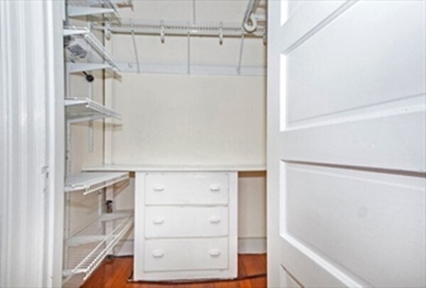 Building Photo - 1056 Beacon St