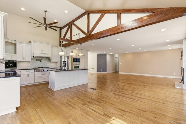 Building Photo - 24 Green Dr