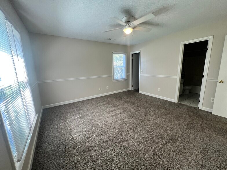 Building Photo - 4415 Bridgeport Dr