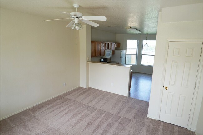 Building Photo - 2818 Southampton Way