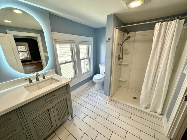 Building Photo - 992 Palmer