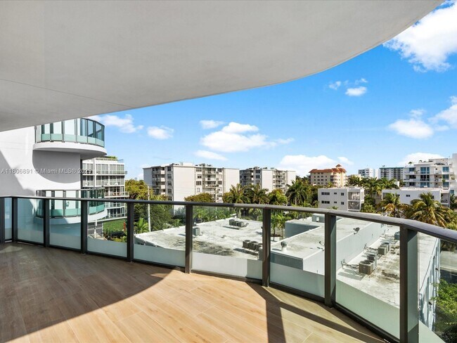 Building Photo - 9901 W Bay Harbor Dr