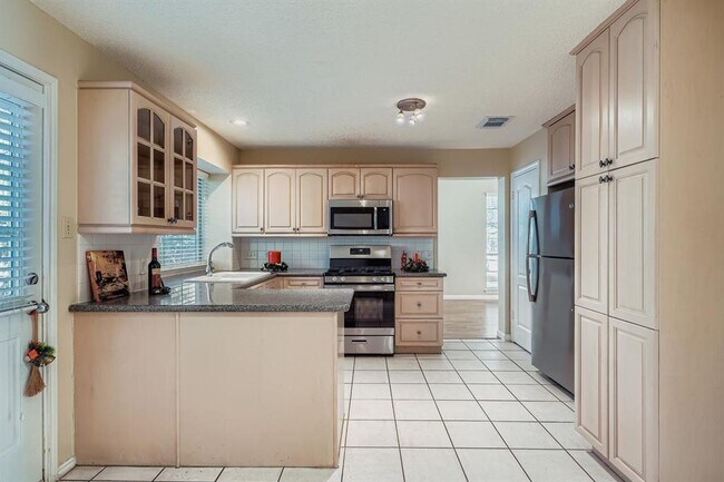 Building Photo - 2812 Little Elm Trail