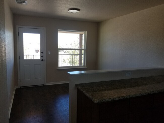 Building Photo - 92 Sandstone Dr
