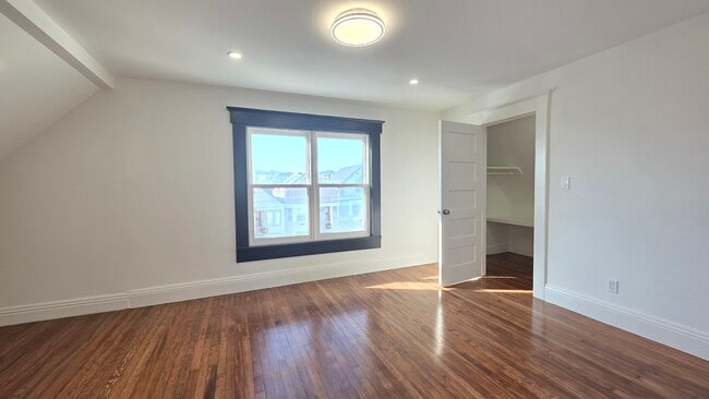 Building Photo - 1590 Underwood Ave