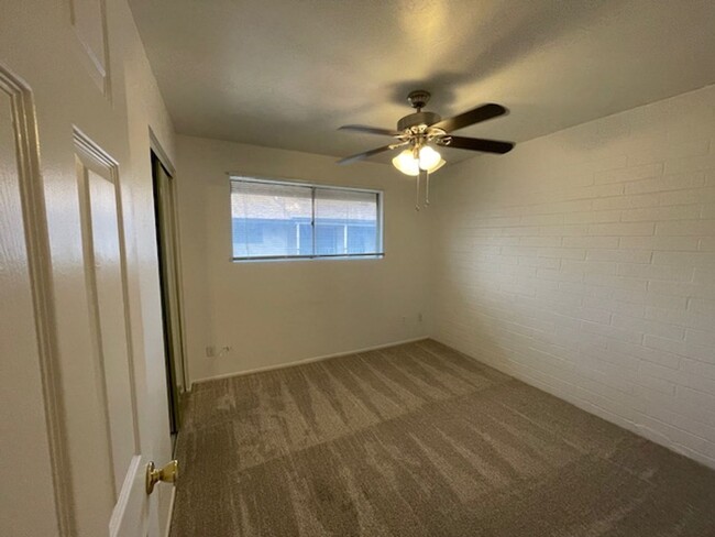 Building Photo - 2 bdrm 1.5 bath. South Scottsdale (McDowel...