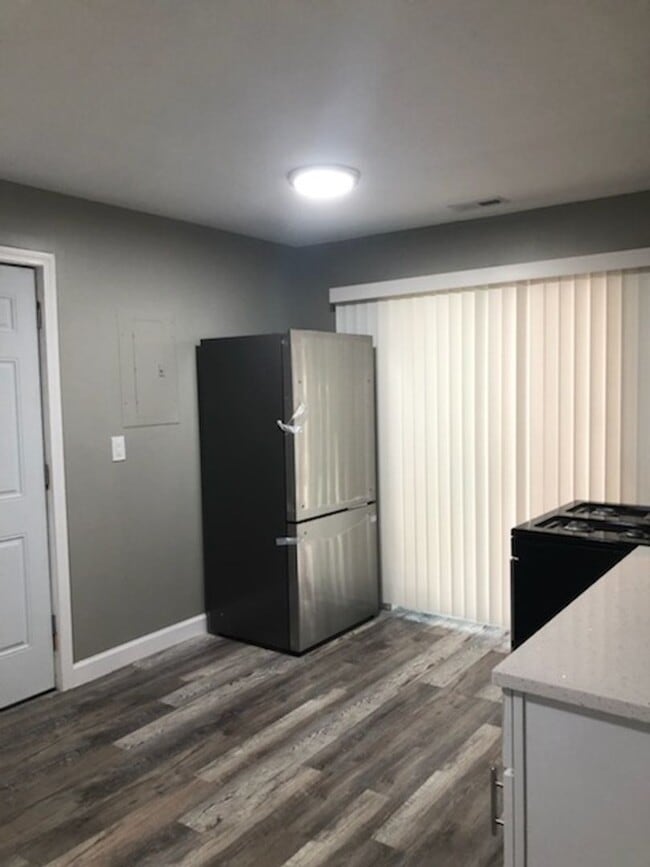 Building Photo - 3-Bedroom Single-Family Home – Ready for You!