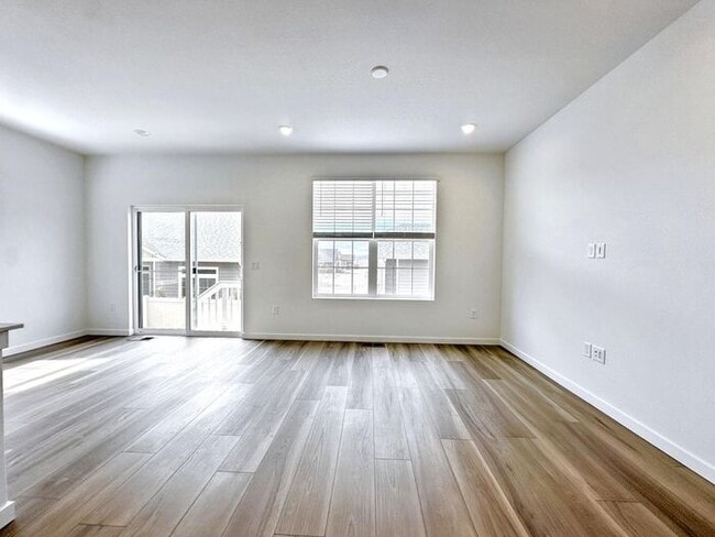 Building Photo - This property is located in a 55+ communit...