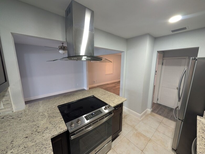 Building Photo - 7173 Darien Way