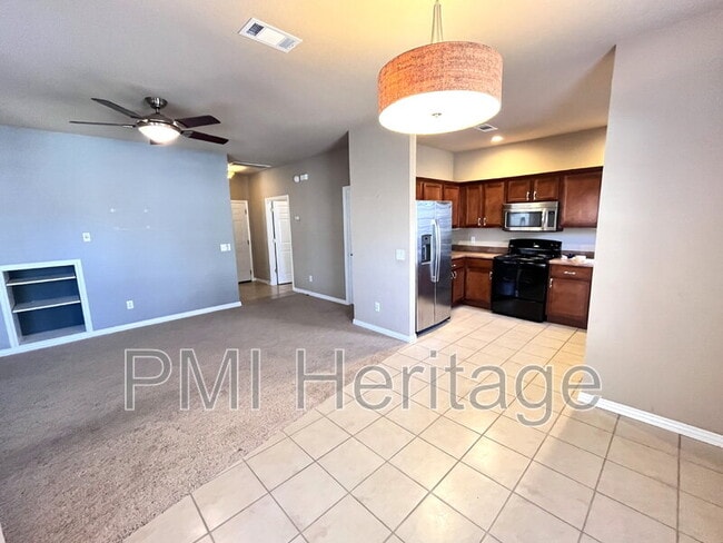 Building Photo - 3200 SW Windrift Ave