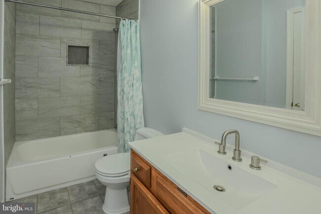 Building Photo - 359 Point to Point Rd