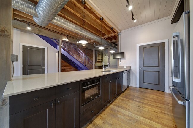 Building Photo - Uptown Gastonia Loft