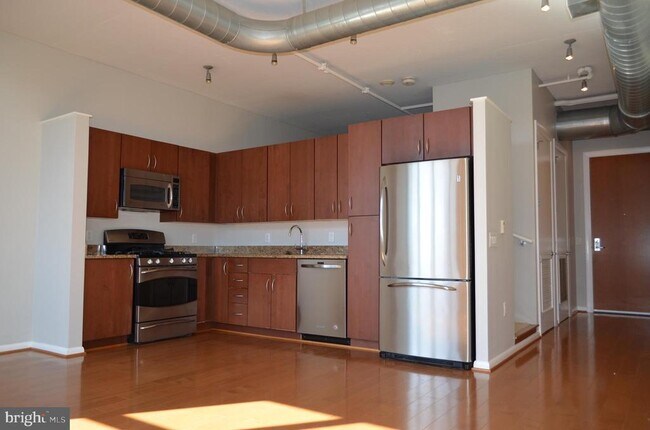 Building Photo - 811 4th St NW
