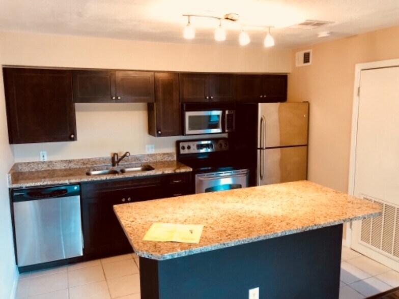 Building Photo - 10200 Gandy Blvd N