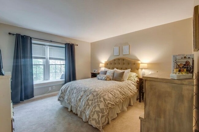 Building Photo - 3000 Hillsboro Pike