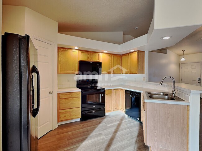 Building Photo - 1149 N Caterpillar Ave