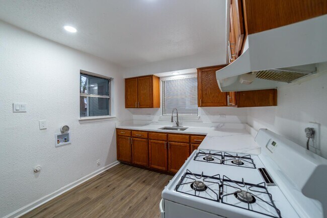 Building Photo - 1946 Nolan St